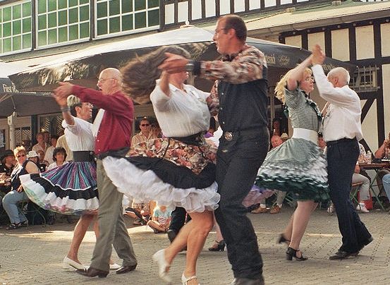 Square dance and the illusion of people fungibility